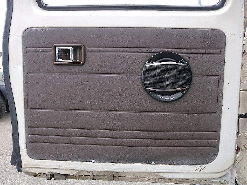 バックドア内張