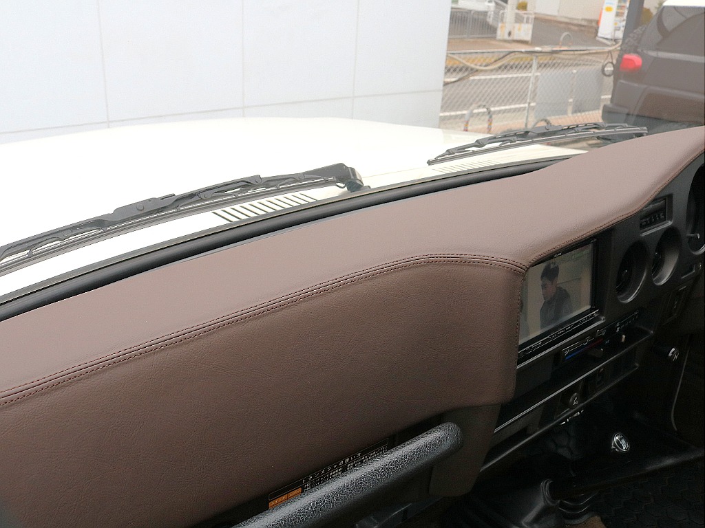 新品で張替えております。