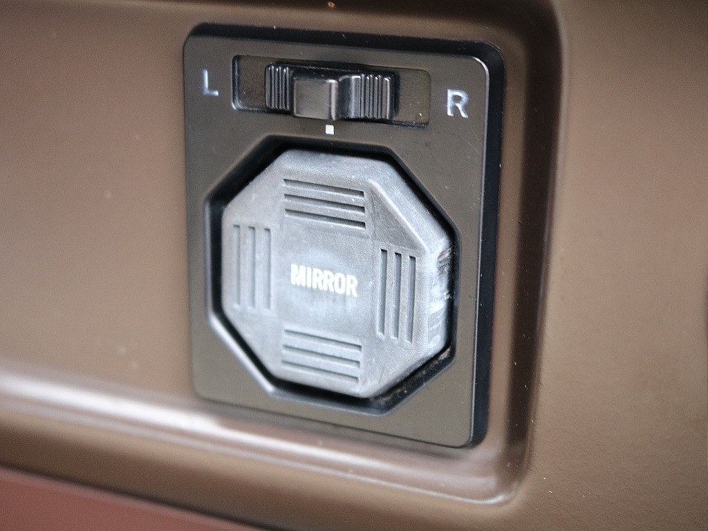 電動ドアミラー。