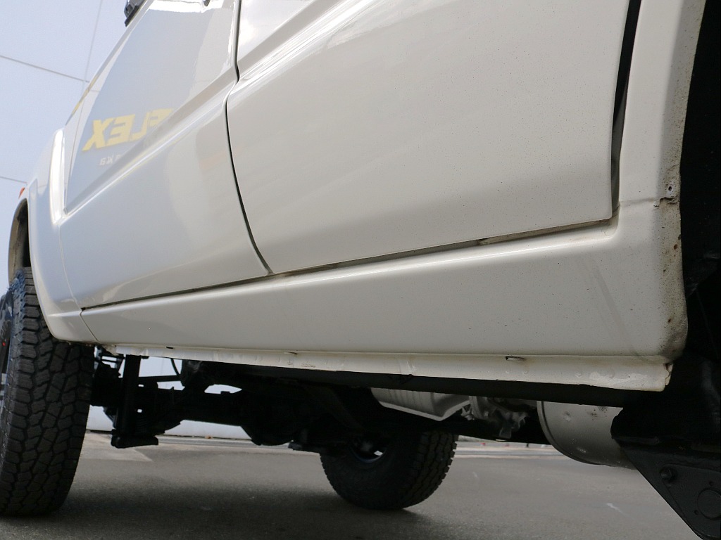 サイドシルも問題ございません。