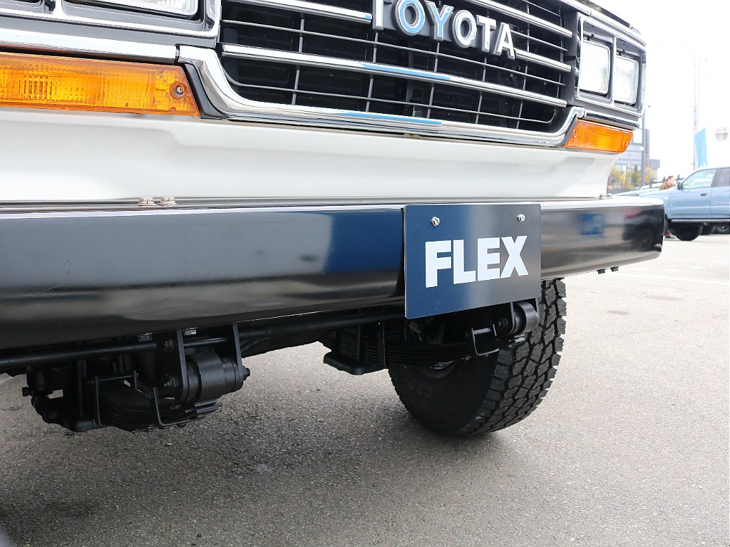 フロントバンパーもブラック塗装。