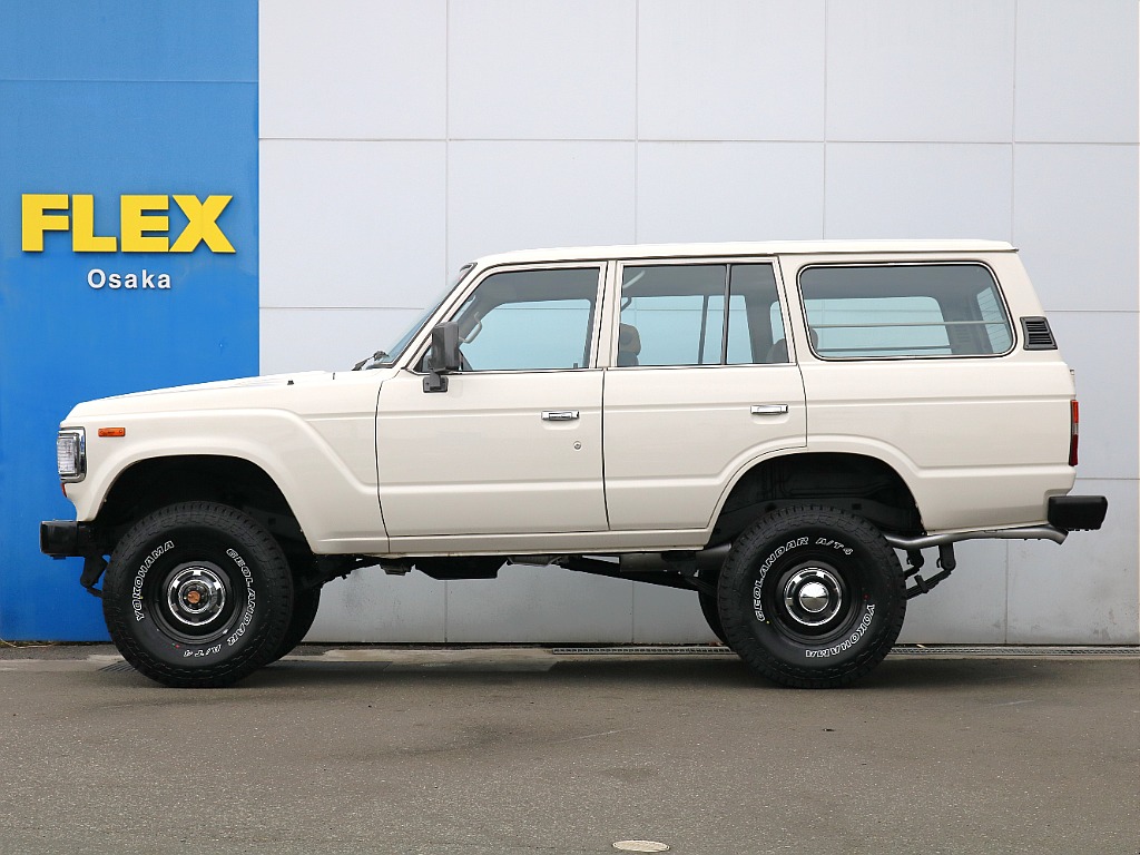 角ばったサイドビューも魅力です。