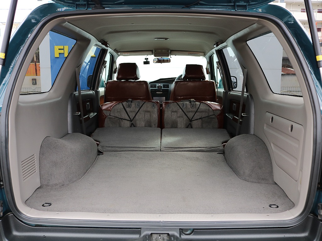 二列目を倒せば、車中泊もできるかも？！