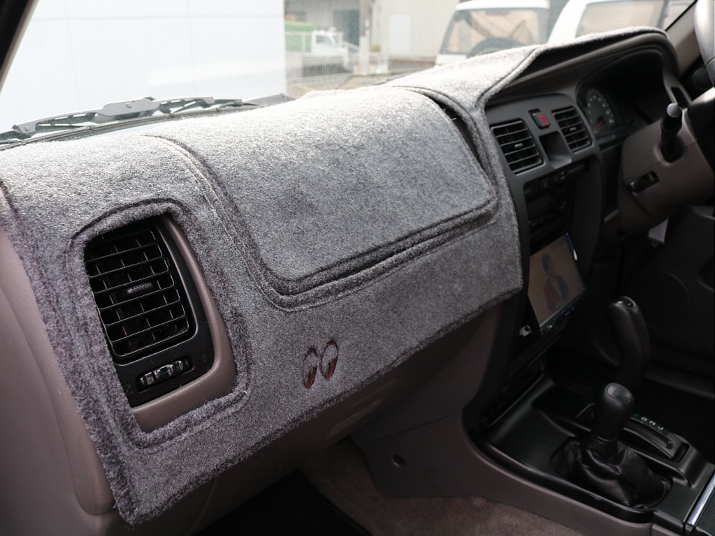 ダッシュマット敷かれてるのはうれしいポイントですね♪