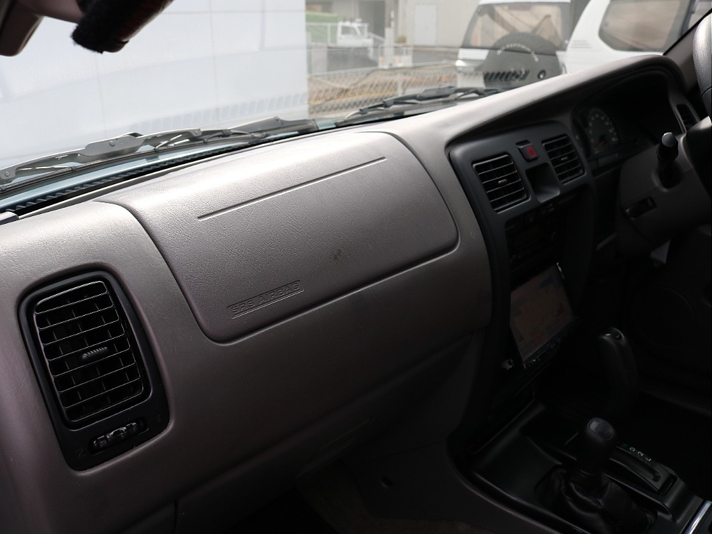 マットの下。綺麗です。