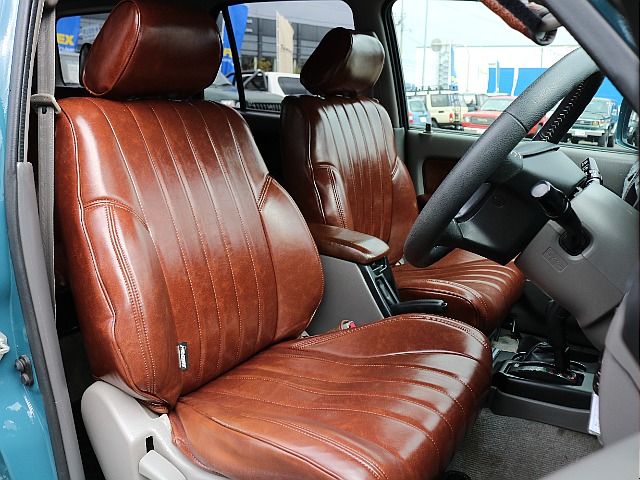 MCLIMBブラウンクラシックシートカバー装着済みです！！