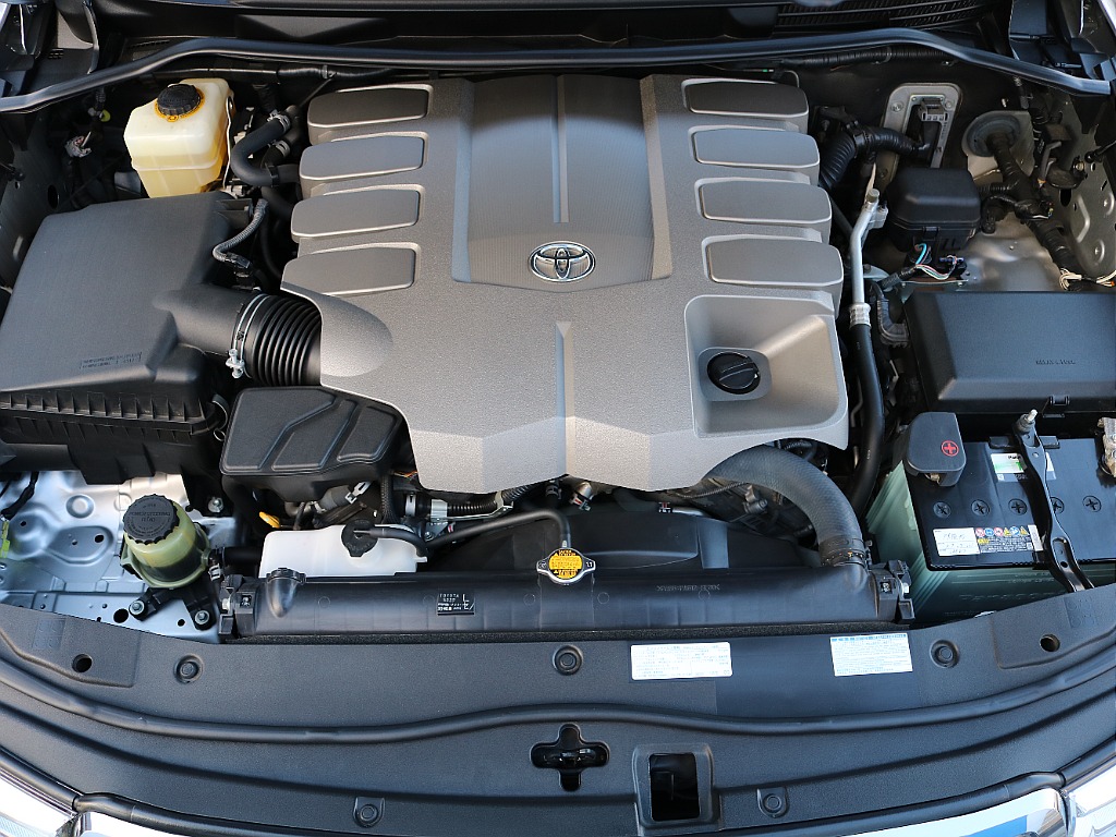 エンジンルームも当然綺麗です。