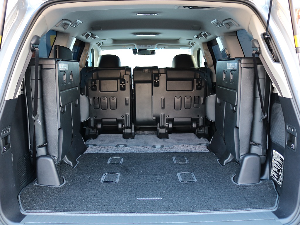 2列目は折りたたみでき、スペースを広げる事が可能です。