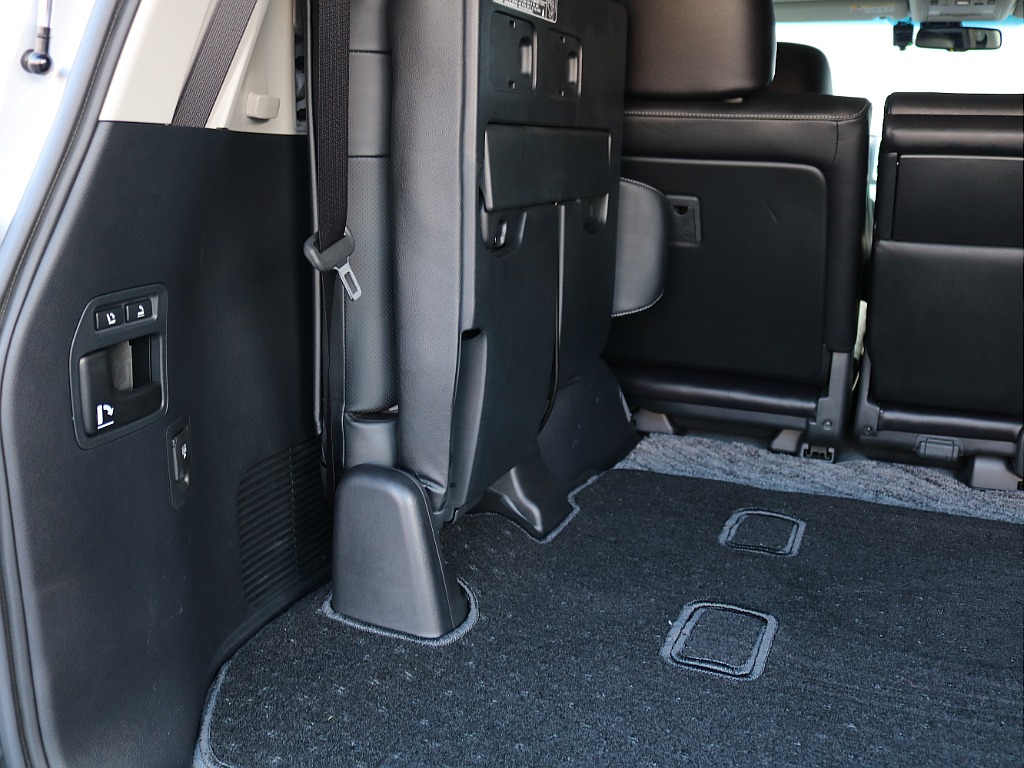 ラゲッジ左パネル