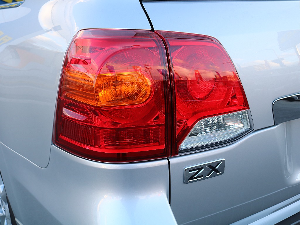 大きなテールランプ