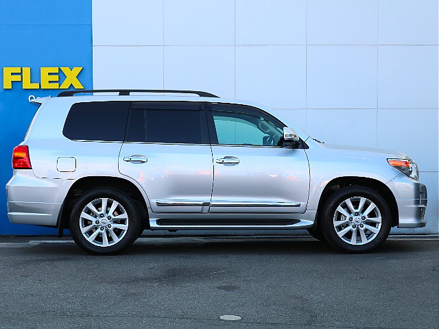 専用モール付きでより高級感が増します。