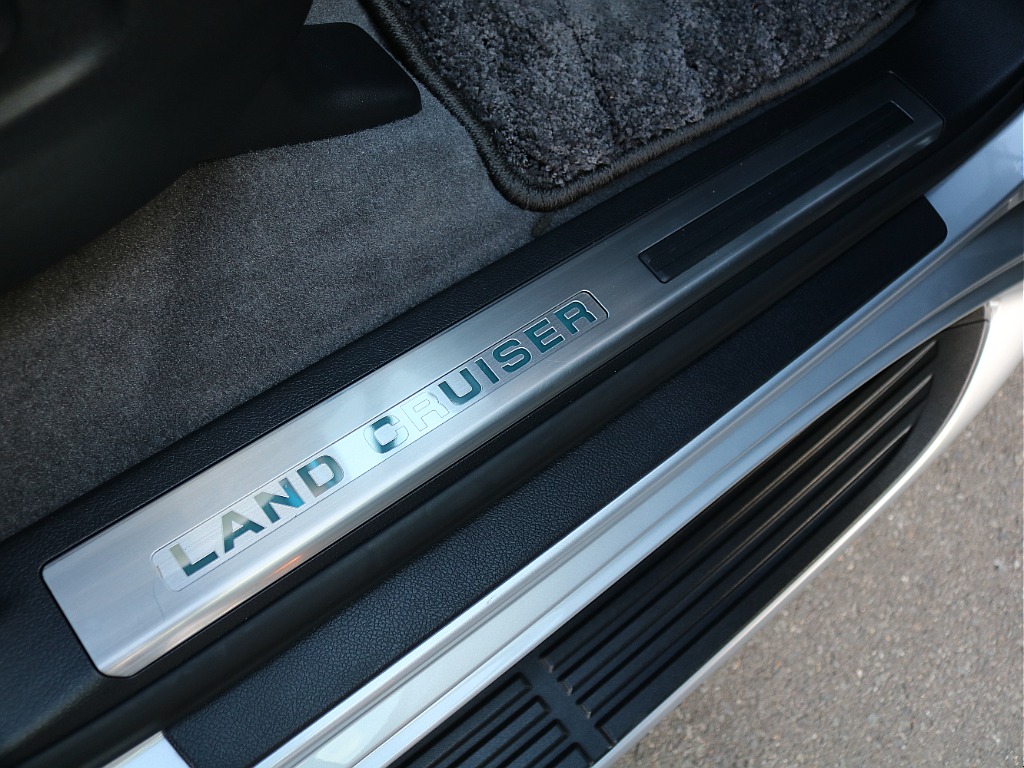 スカッフプレート