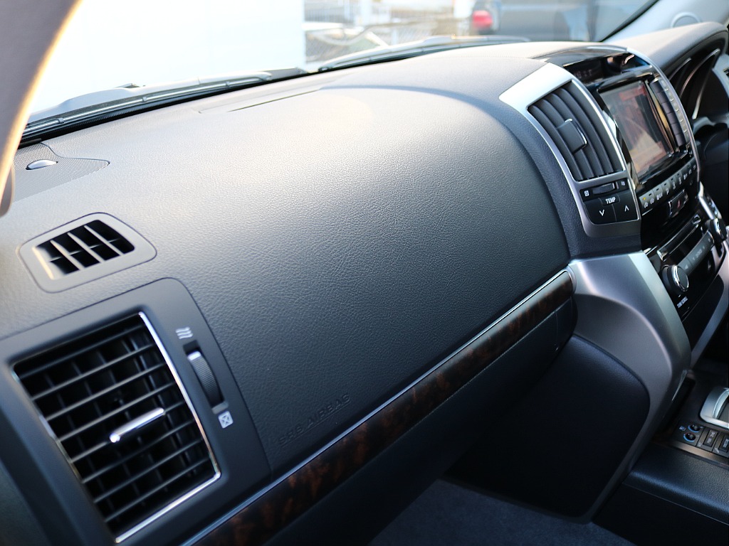 助手席もエアバック付きです。