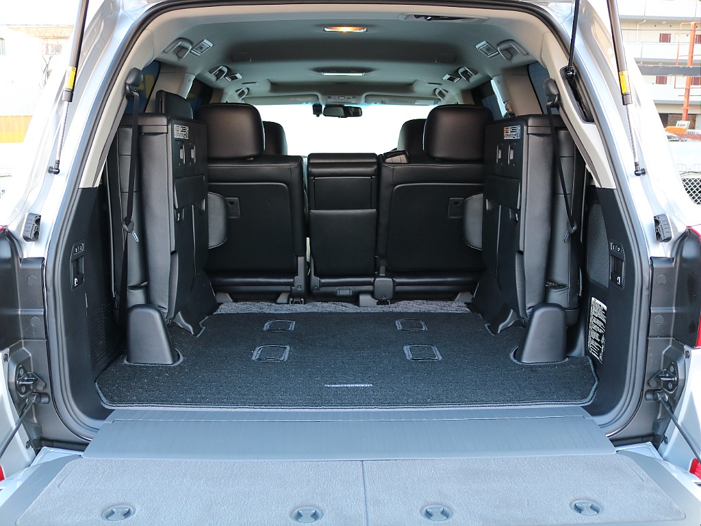 ラゲッジスぺースも当然ながら綺麗です。