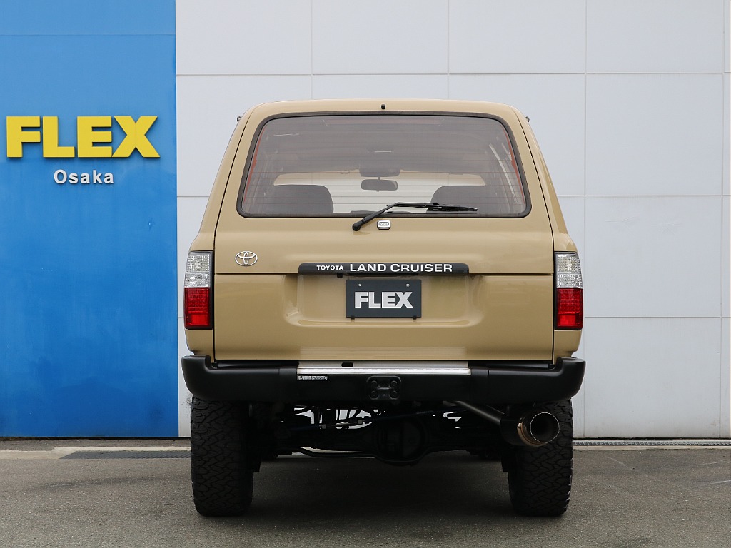 新品リアガーニッシュ。