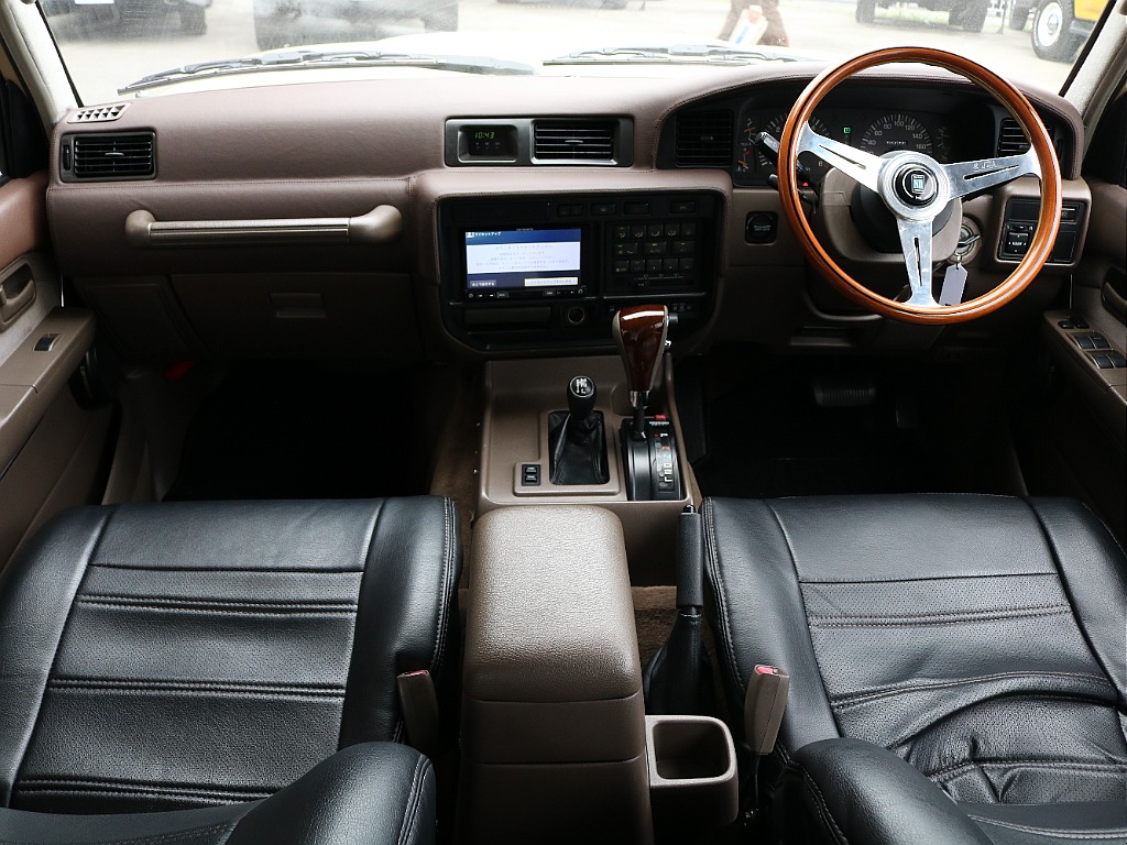 人気の茶内装！