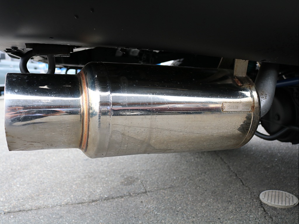 サクソン砲弾マフラー。いい音です。