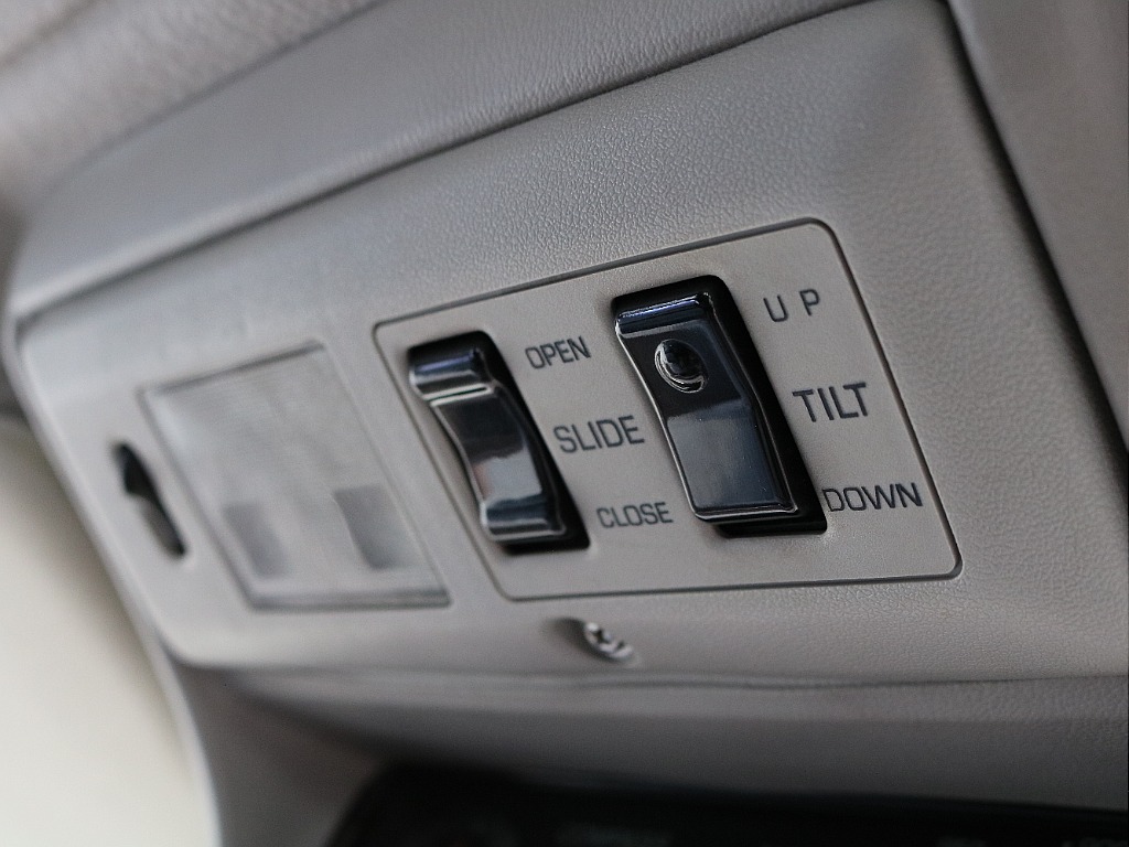 サンルーフ付き。