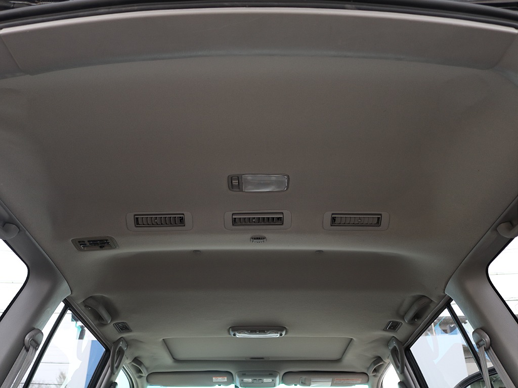 シミ、剥がれも少なく綺麗な状態です♪