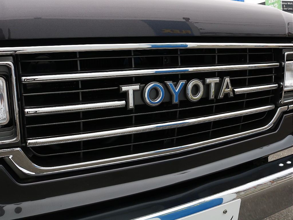 TOYOTAエンブレムもメッキで合わせております！