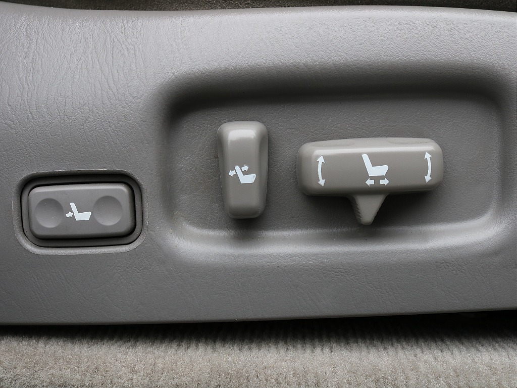 パワーシート装備！Gセレクションのみ標準装備です！