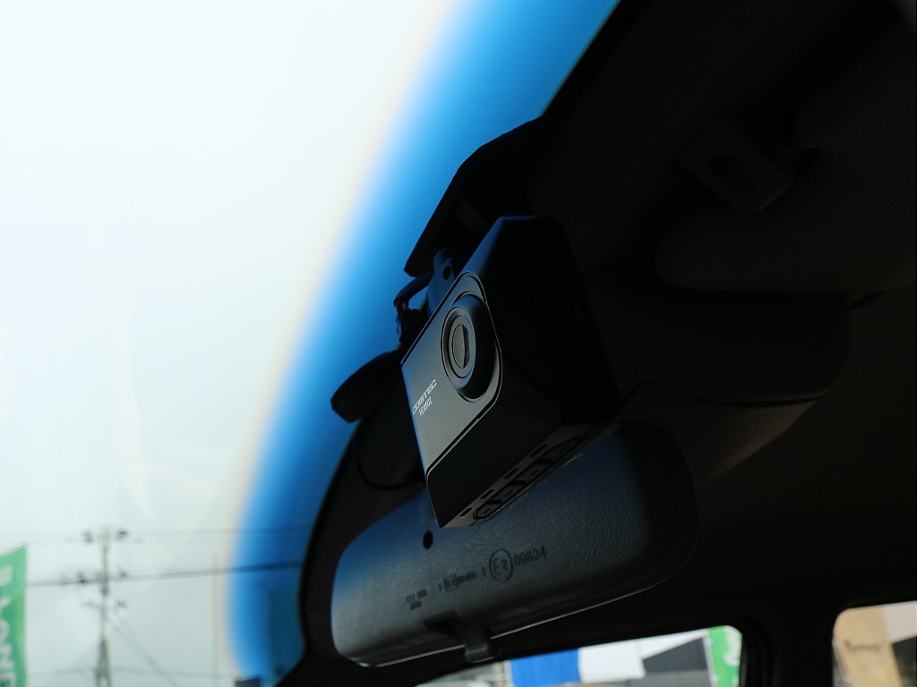 ドライブレコーダー付きで、嬉しいポイントです。