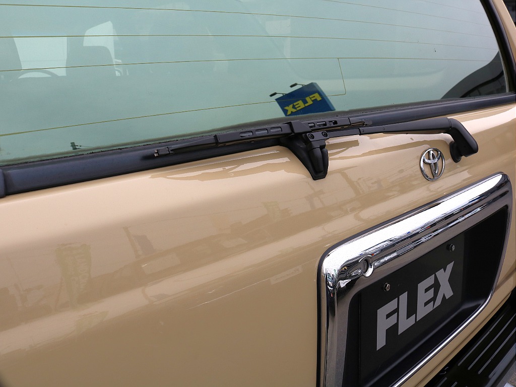 ワイパーアームも塗装済み。