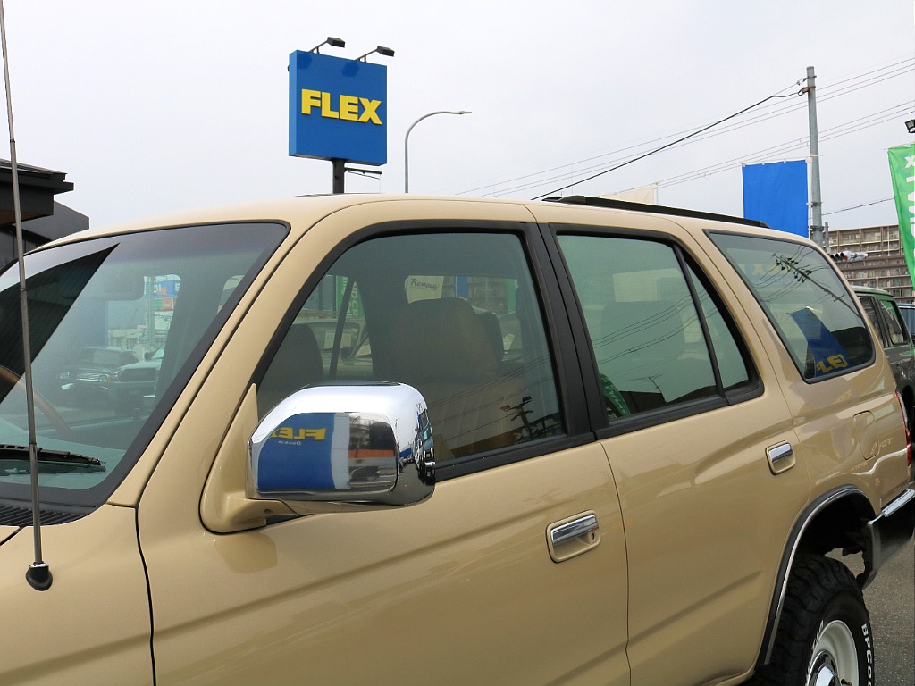 ドアバイザーレスですっきりとしております。