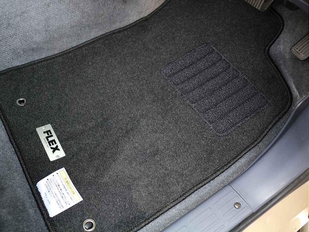 新品フロアマット。