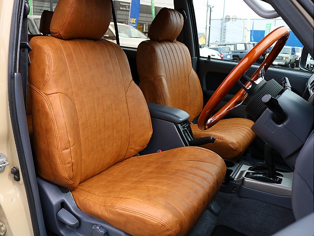 クラシックキャメルシートカバーを新品装着。