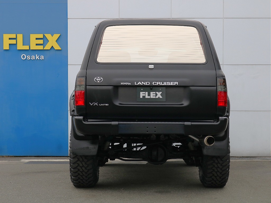 ８０らしいリアビューですね。