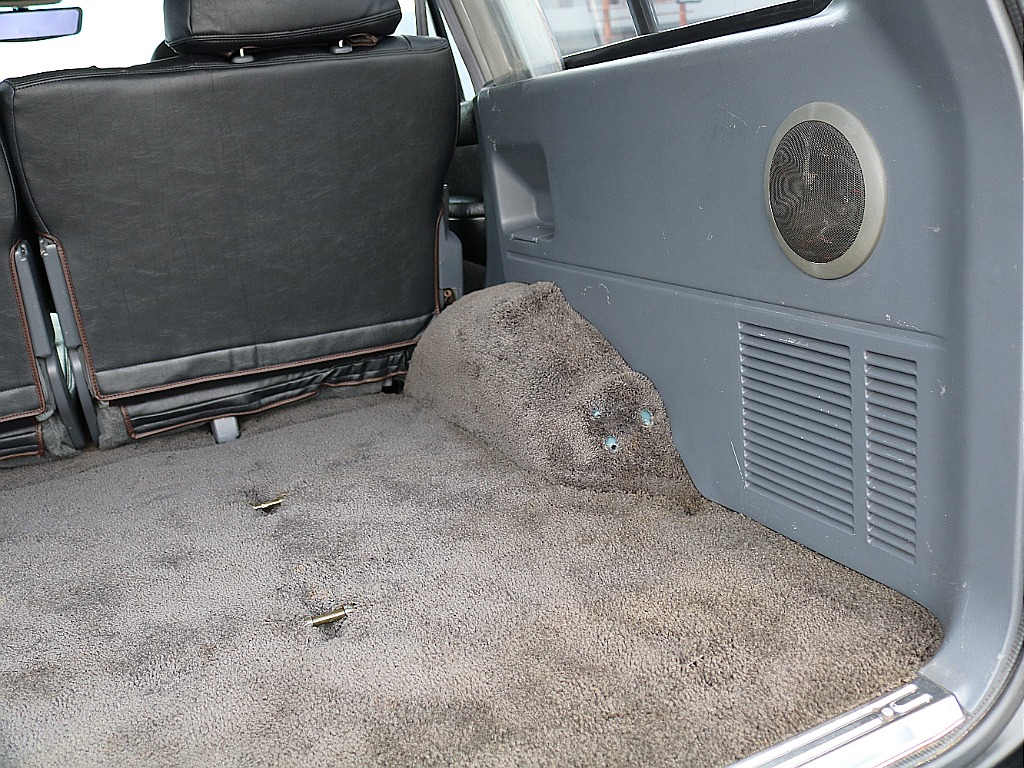 ラゲッジ右パネル