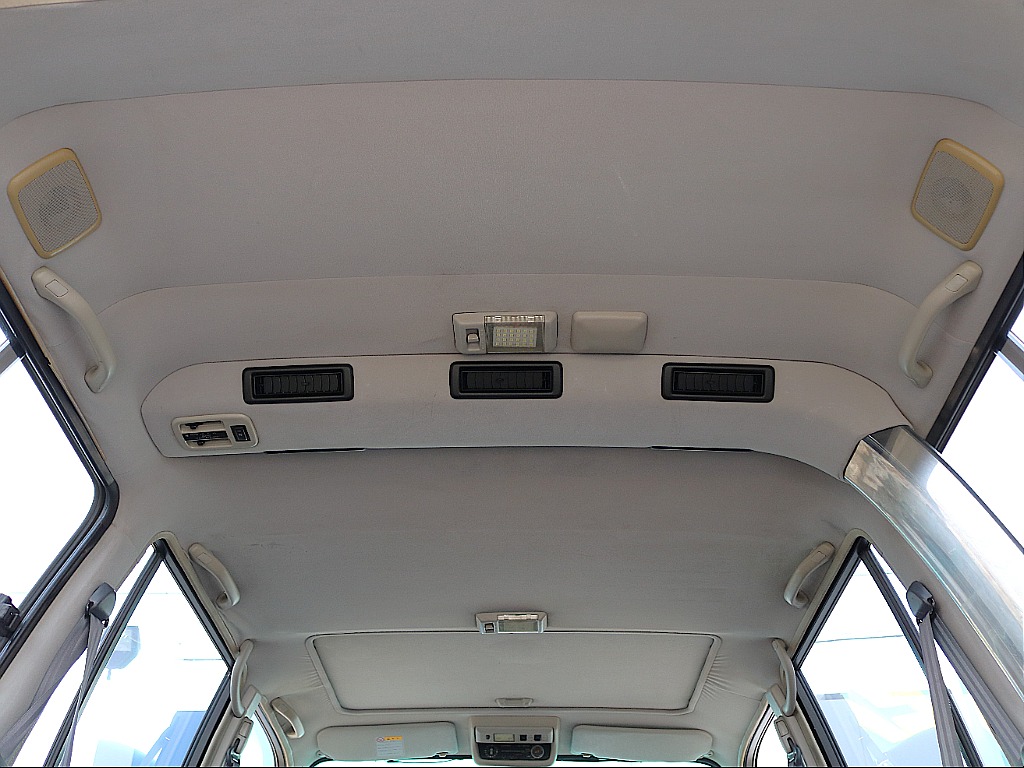 天張りも綺麗な状態です。