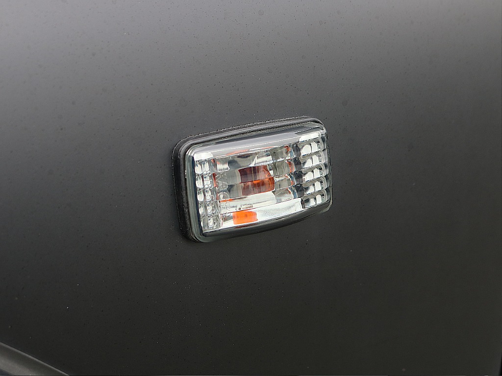 新品サイドマーカー