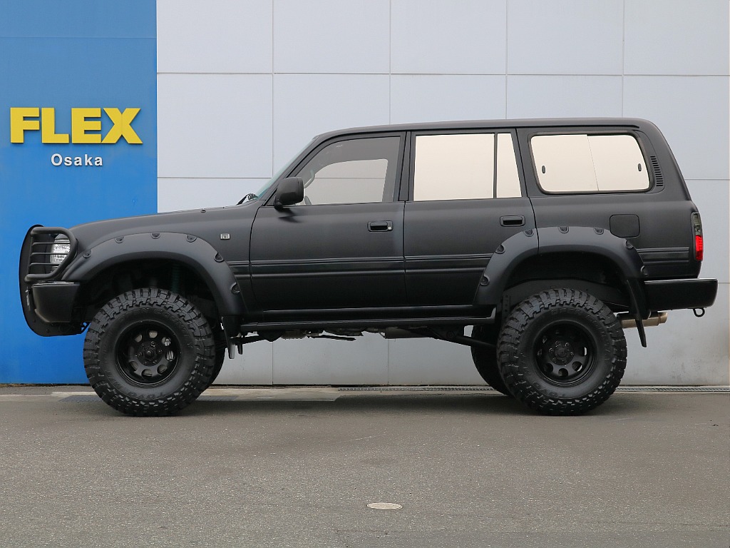 サイドステップ付きで、乗り降りは楽々！