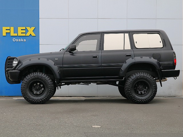 サイドステップ付きで、乗り降りは楽々！