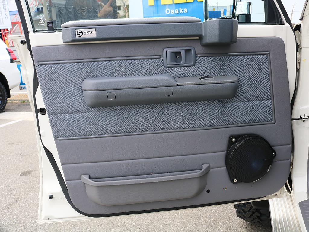 前席は ONE STONE アームレスト 着用！