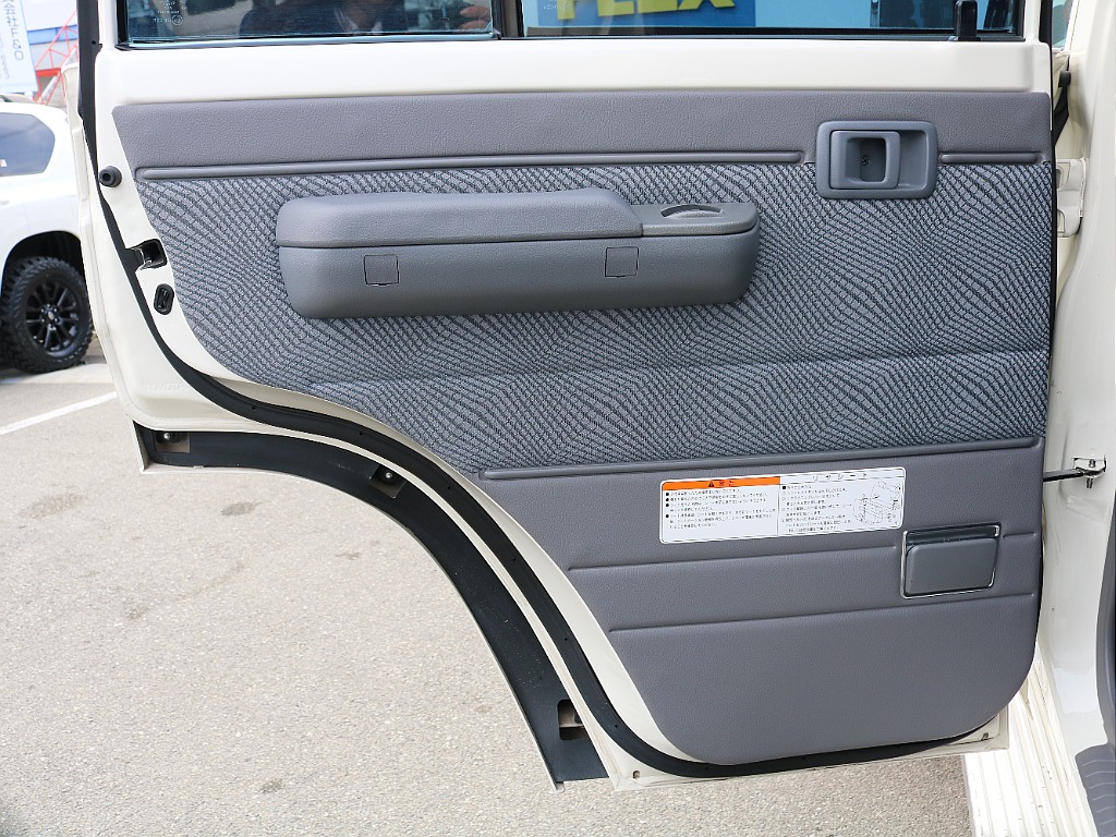 前後左右共にドア内張りも綺麗です！