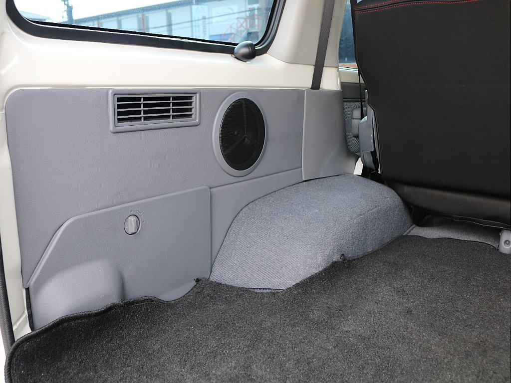 荷室も使用感が少なく状態良好です！