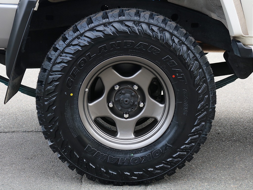 新品YOKOHAMAジオランダーM/TタイヤにブラッドレーV16インチAWが装着済み！