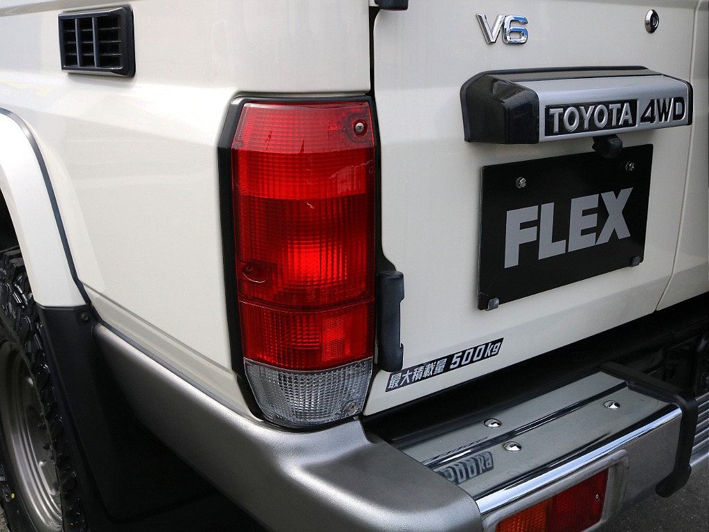 純正テールレンズも綺麗に残っております！