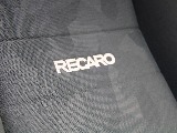 前列はRECAROシートで装着で疲れにくい乗り心地へ！