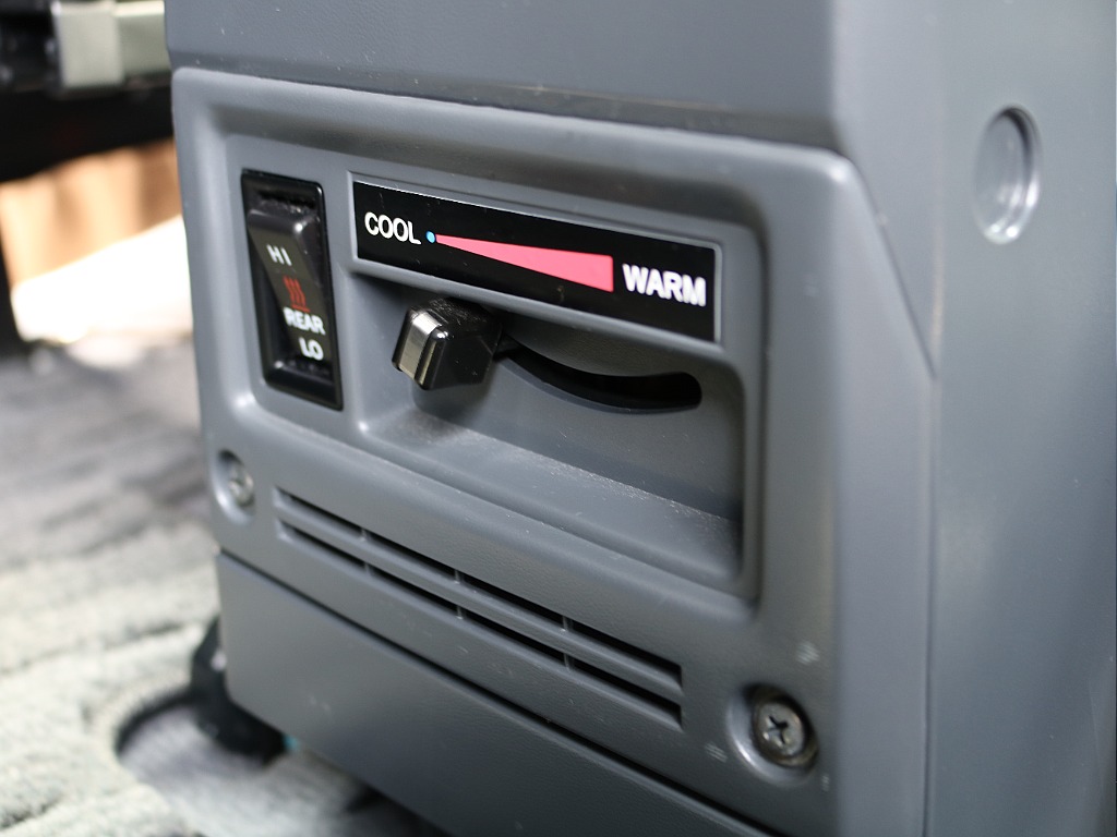リアヒーターがあるのは嬉しい！冬でも車内をしっかり温めてくれます。