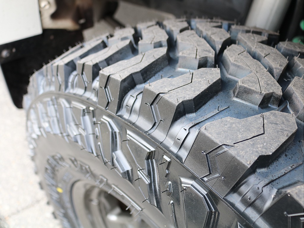 新品タイヤ履いております！ M/Tタイヤのゴツゴツ感が良いですね！