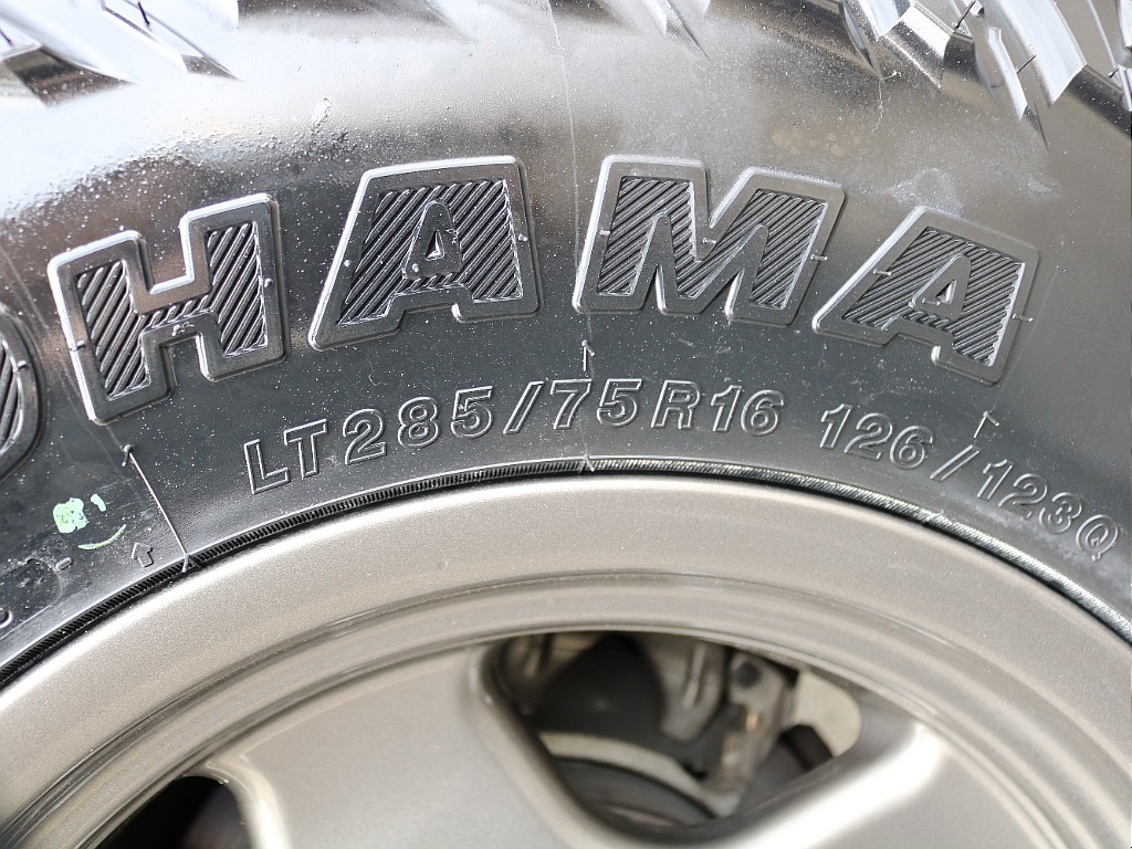 タイヤサイズはLT285/75/R16になります！