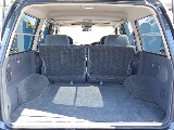 荷室の画像です。ディーゼル車両の為、3列目の設定はございません。