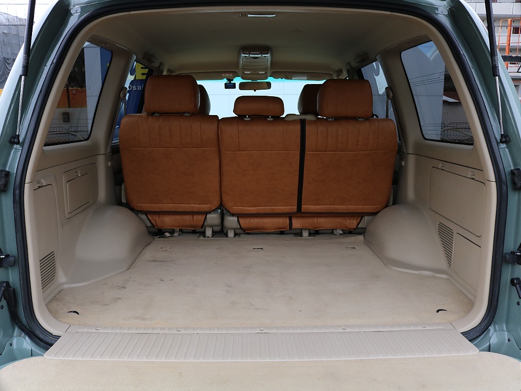 1ナンバー登録済みで、荷室も良好です。