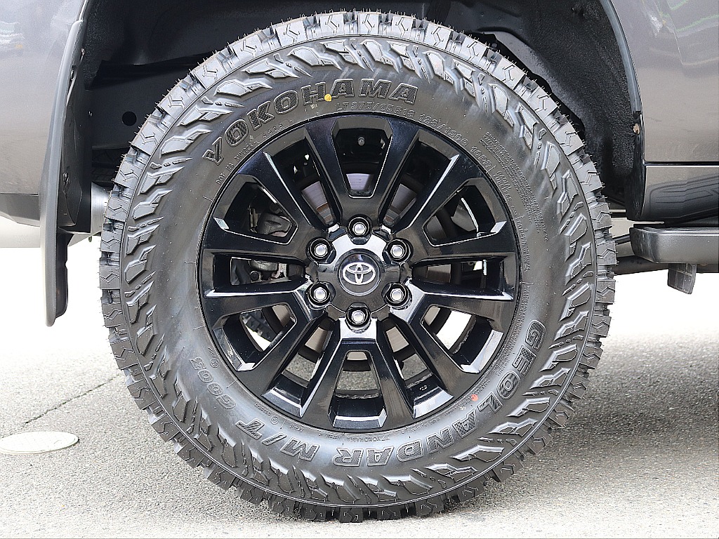 新品YOKOHAMAジオランダーMTタイヤ＆専用１８インチAWの組み合わせ！