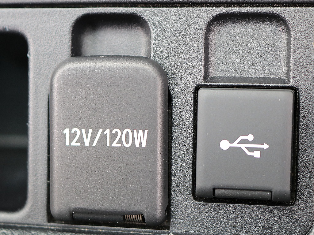 ここにも電源ございます。