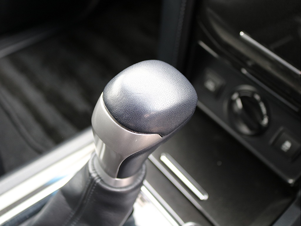 純正シフトノブ。